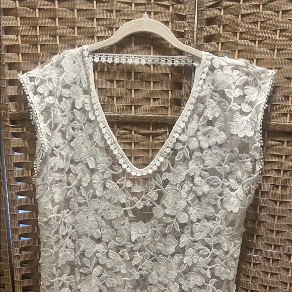 Elegant White Lace Maxi Dress - Picture 2 of 8